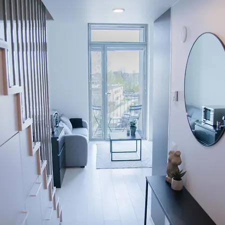 Cozy Penthouse Loft - Near The Airport Apartamento *